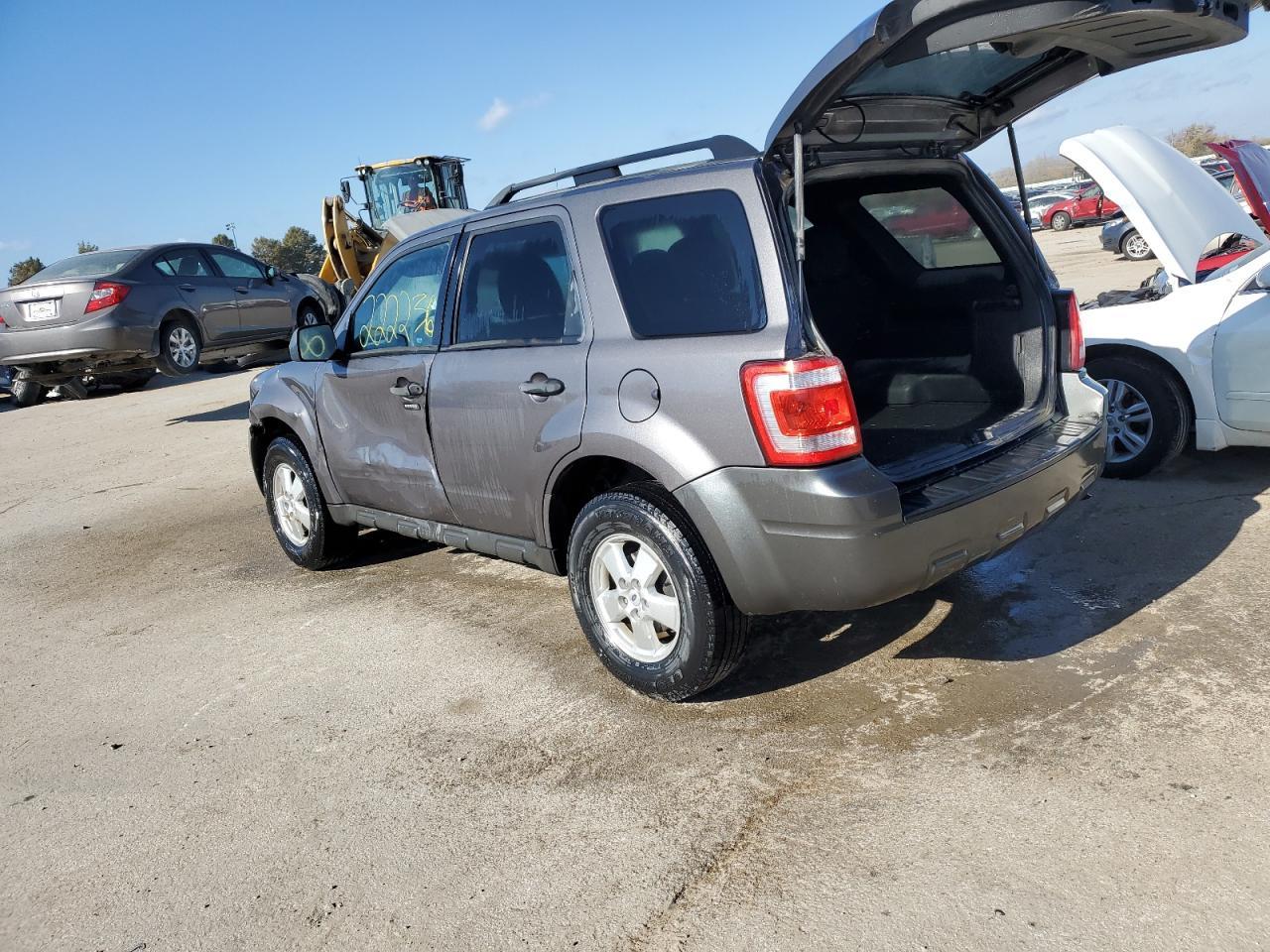 2010 FORD ESCAPE XLT - Image 2