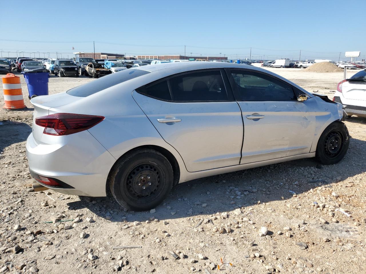 2019 HYUNDAI ELANTRA SE - Фото 3