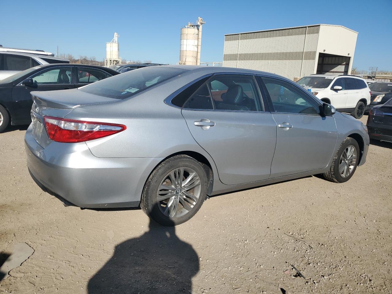 2017 TOYOTA CAMRY LE - Фото 3