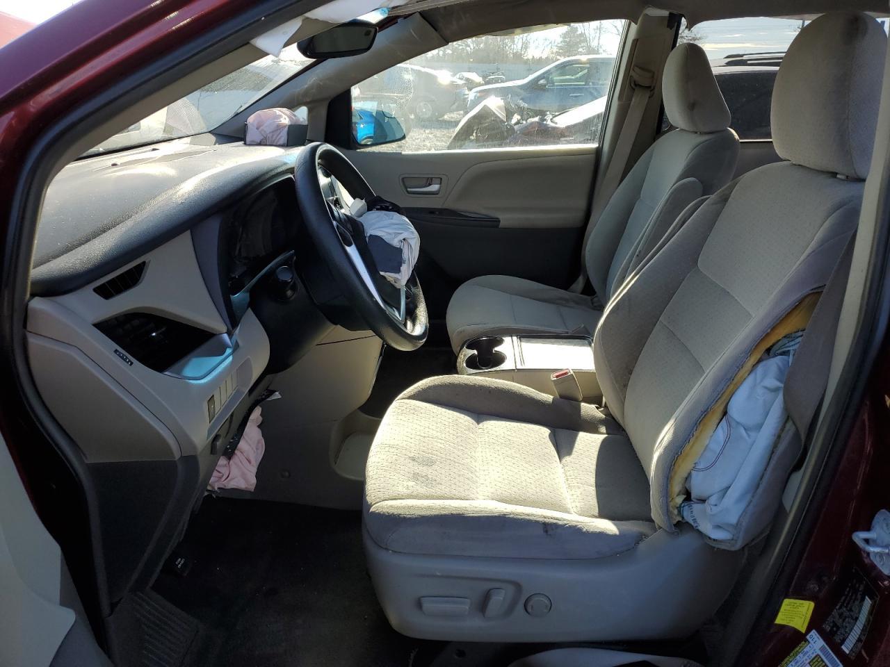 2015 TOYOTA SIENNA LE - Фото 7