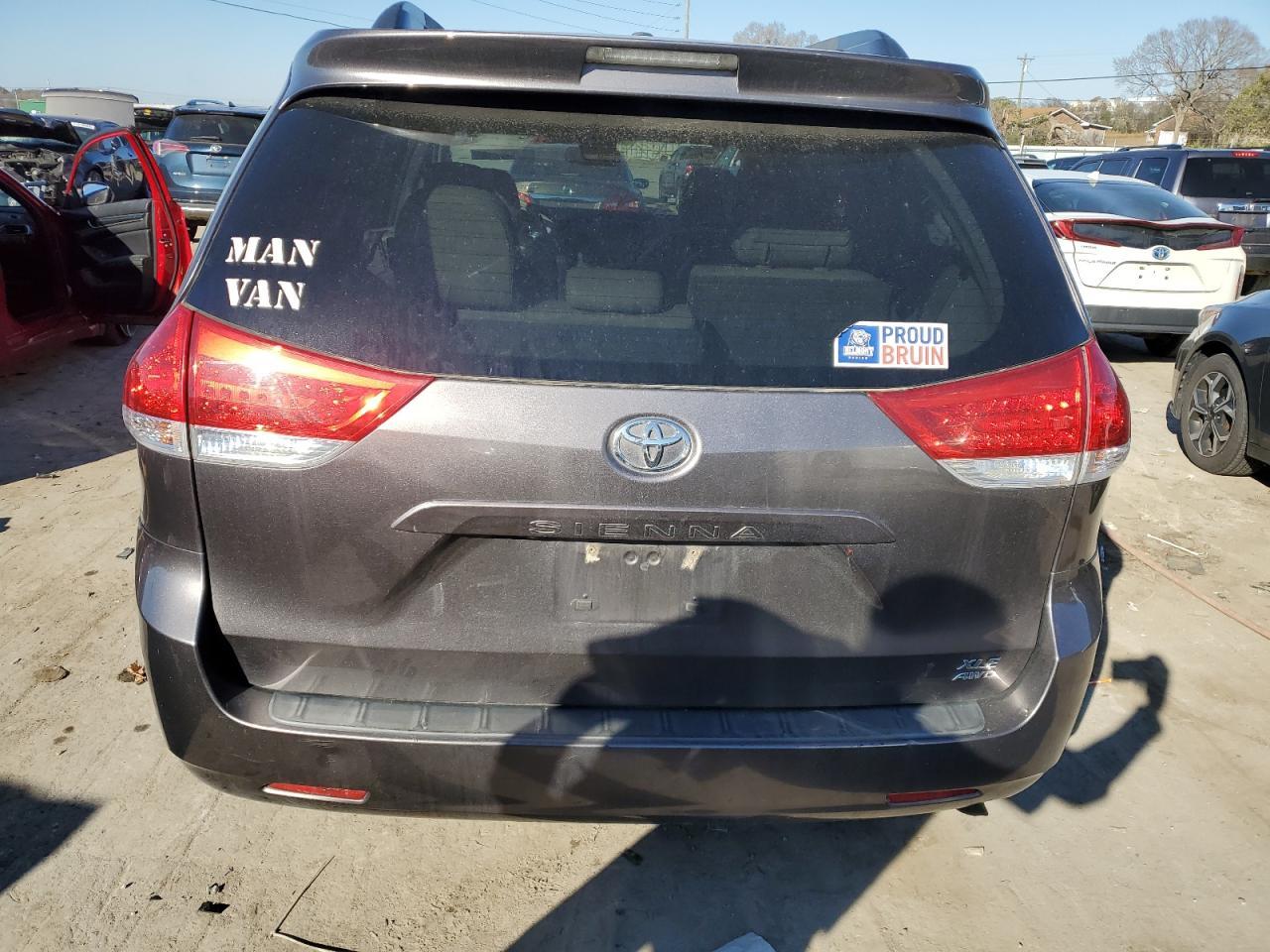 2011 TOYOTA SIENNA XLE - Фото 6