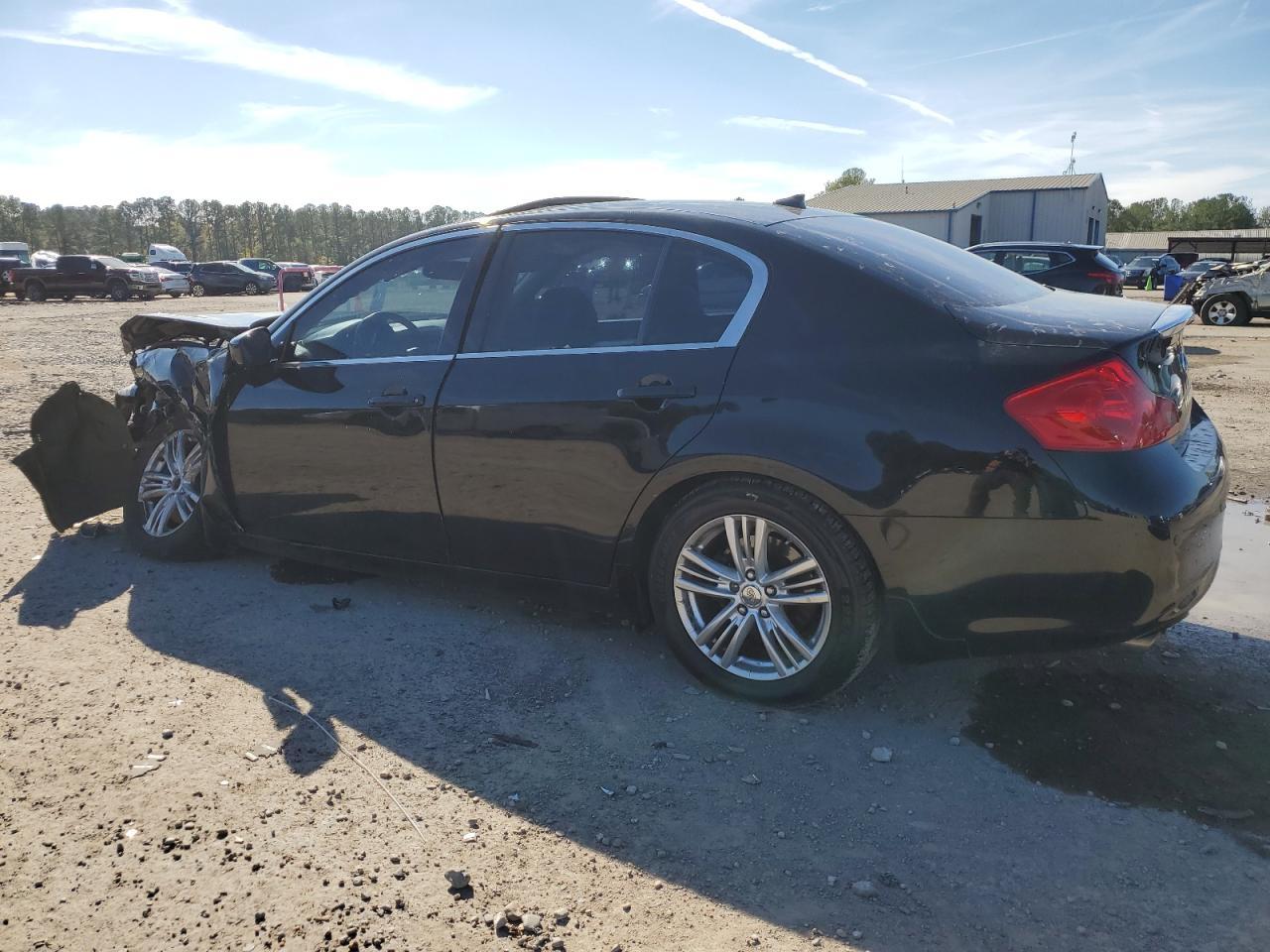 2011 INFINITI G37 - Image 2