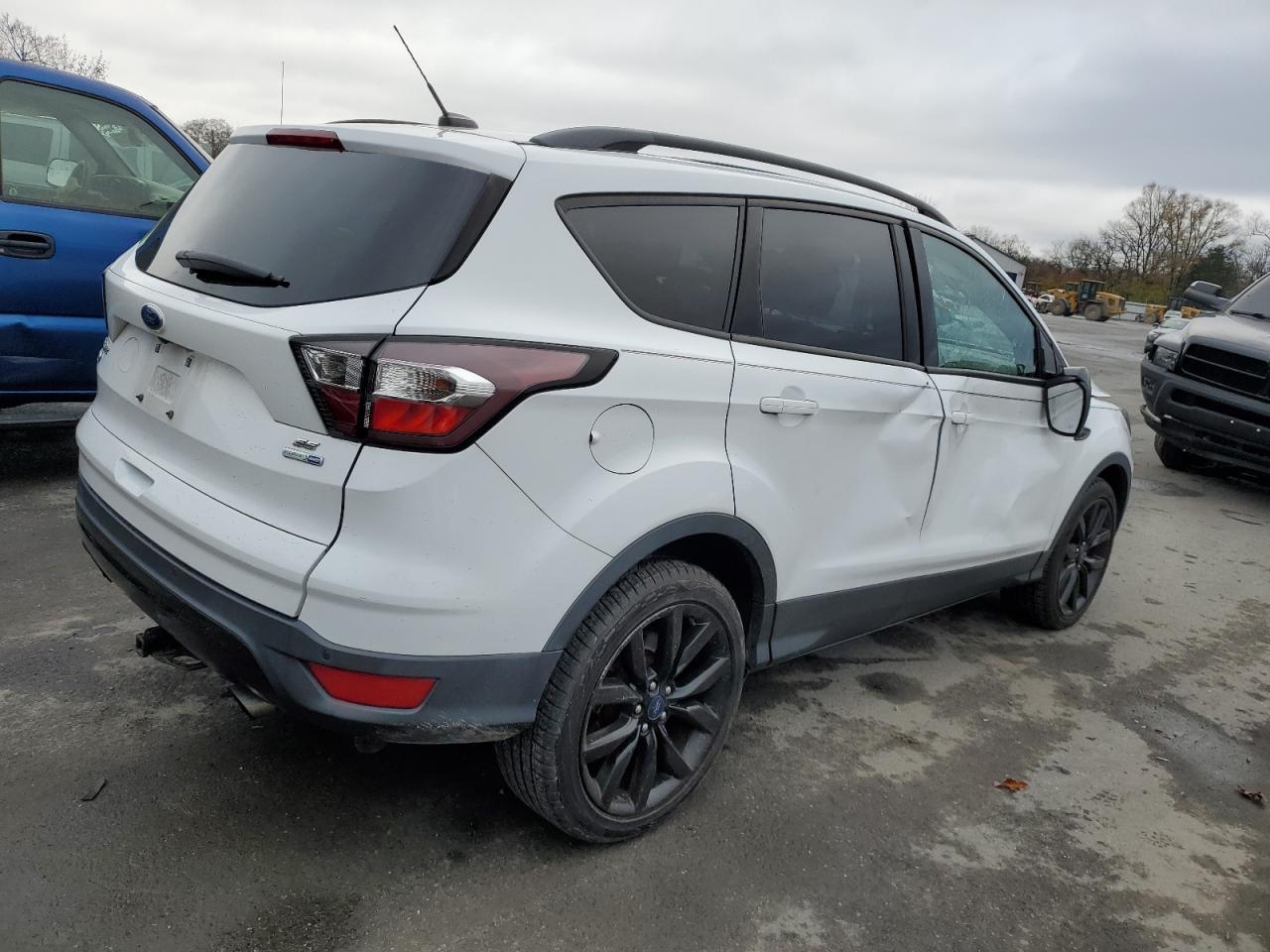 2017 FORD ESCAPE SE - Фото 3