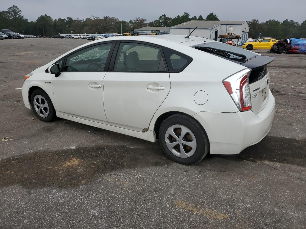 2015 TOYOTA PRIUS - Image 2