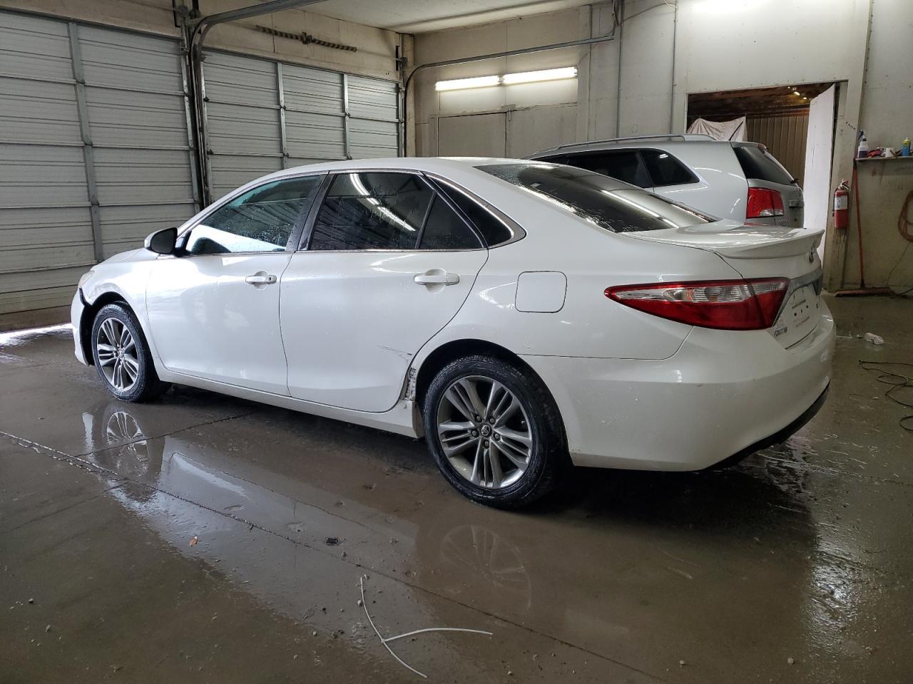 2017 TOYOTA CAMRY LE - Фото 2