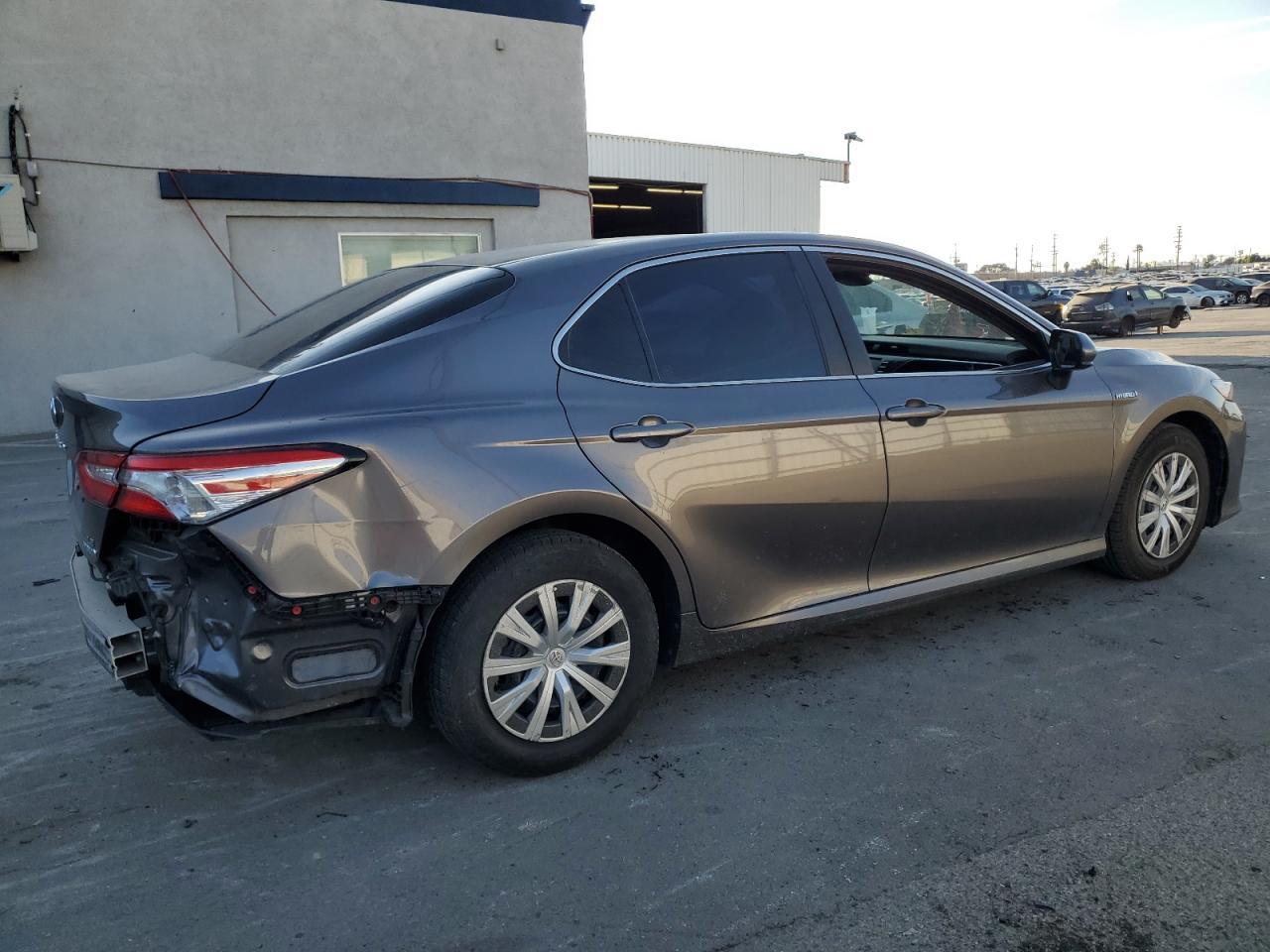 2018 TOYOTA CAMRY LE - Фото 3