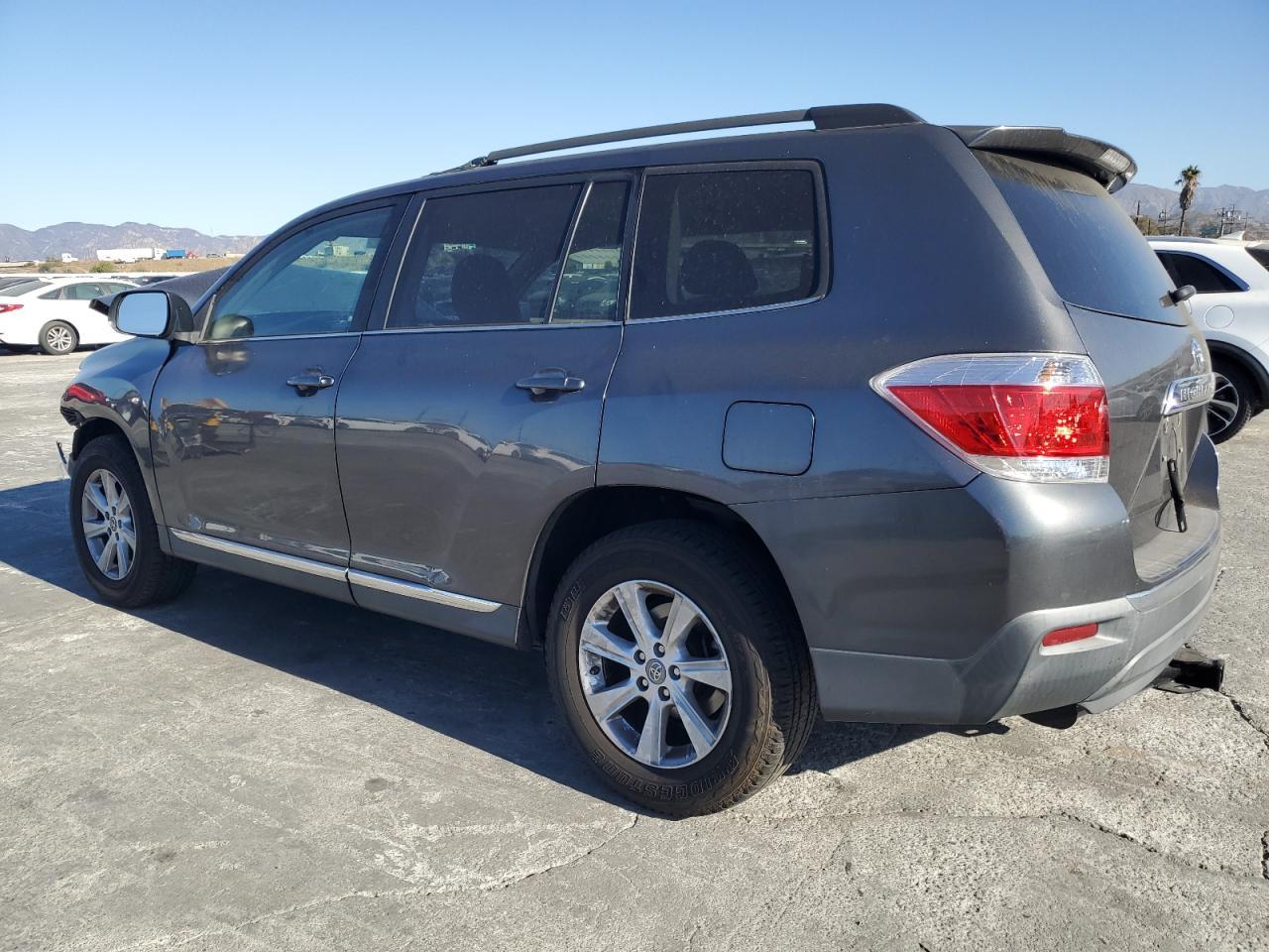 2011 TOYOTA HIGHLANDER - Image 2