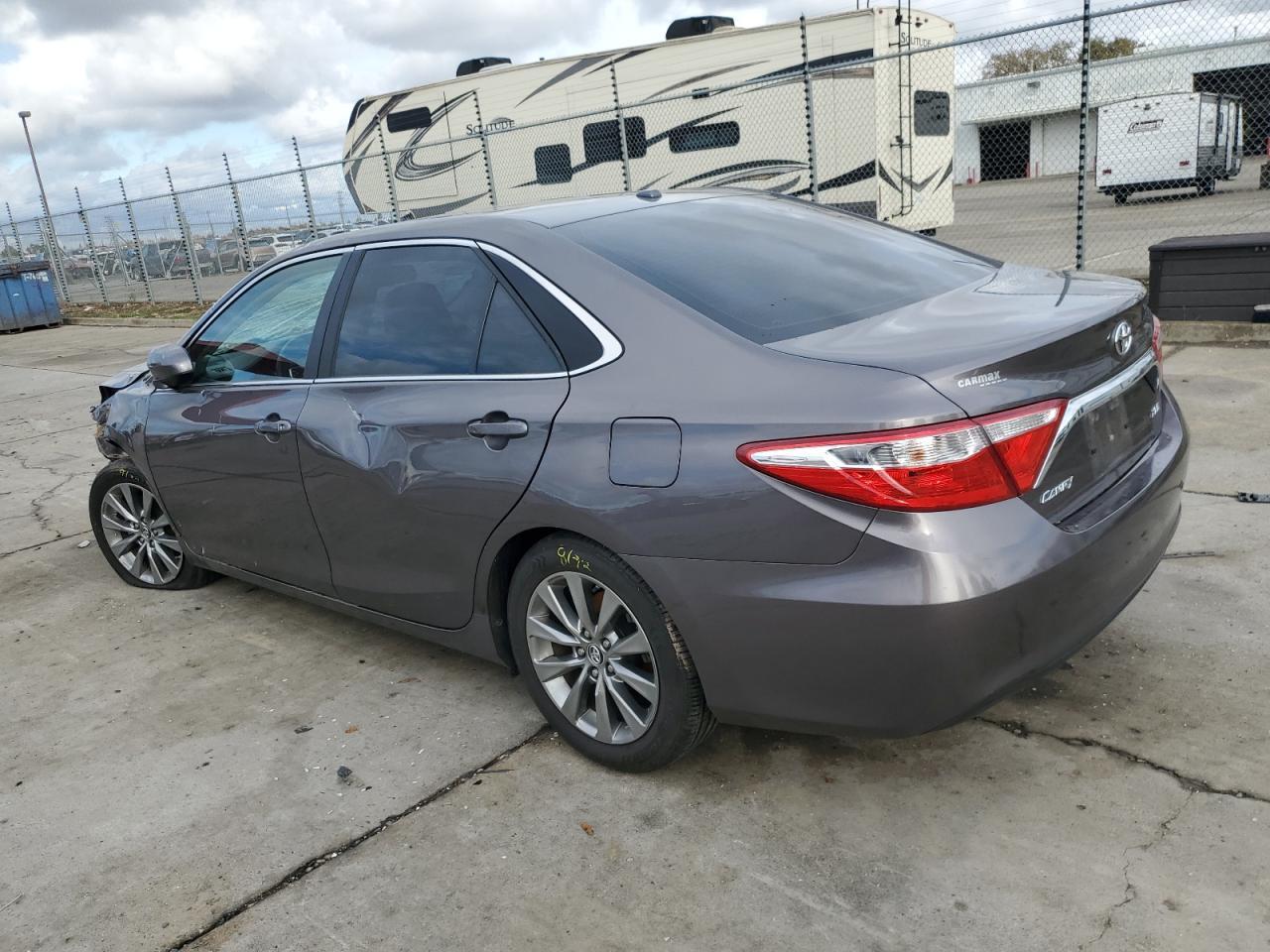 2015 TOYOTA CAMRY LE - Фото 2