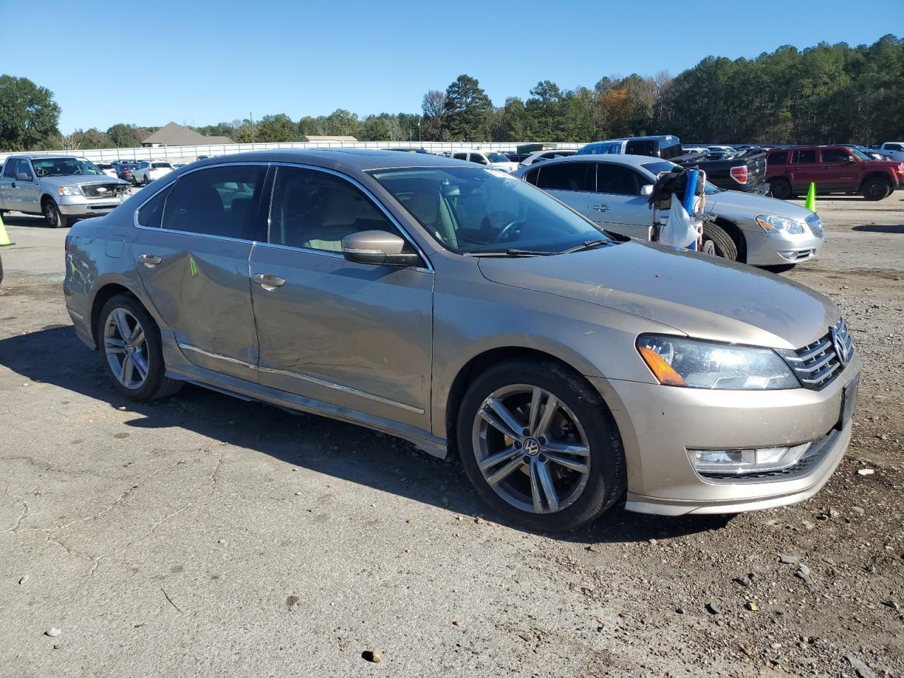 2015 VOLKSWAGEN PASSAT SEL - Фото 4