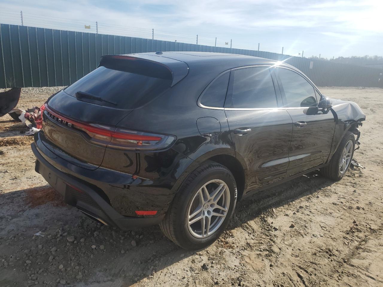 2023 PORSCHE MACAN BASE - Image 3