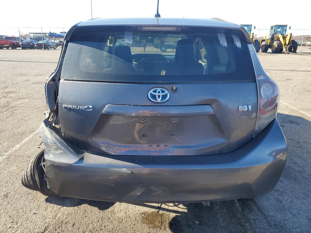 2013 TOYOTA PRIUS C - Image 6