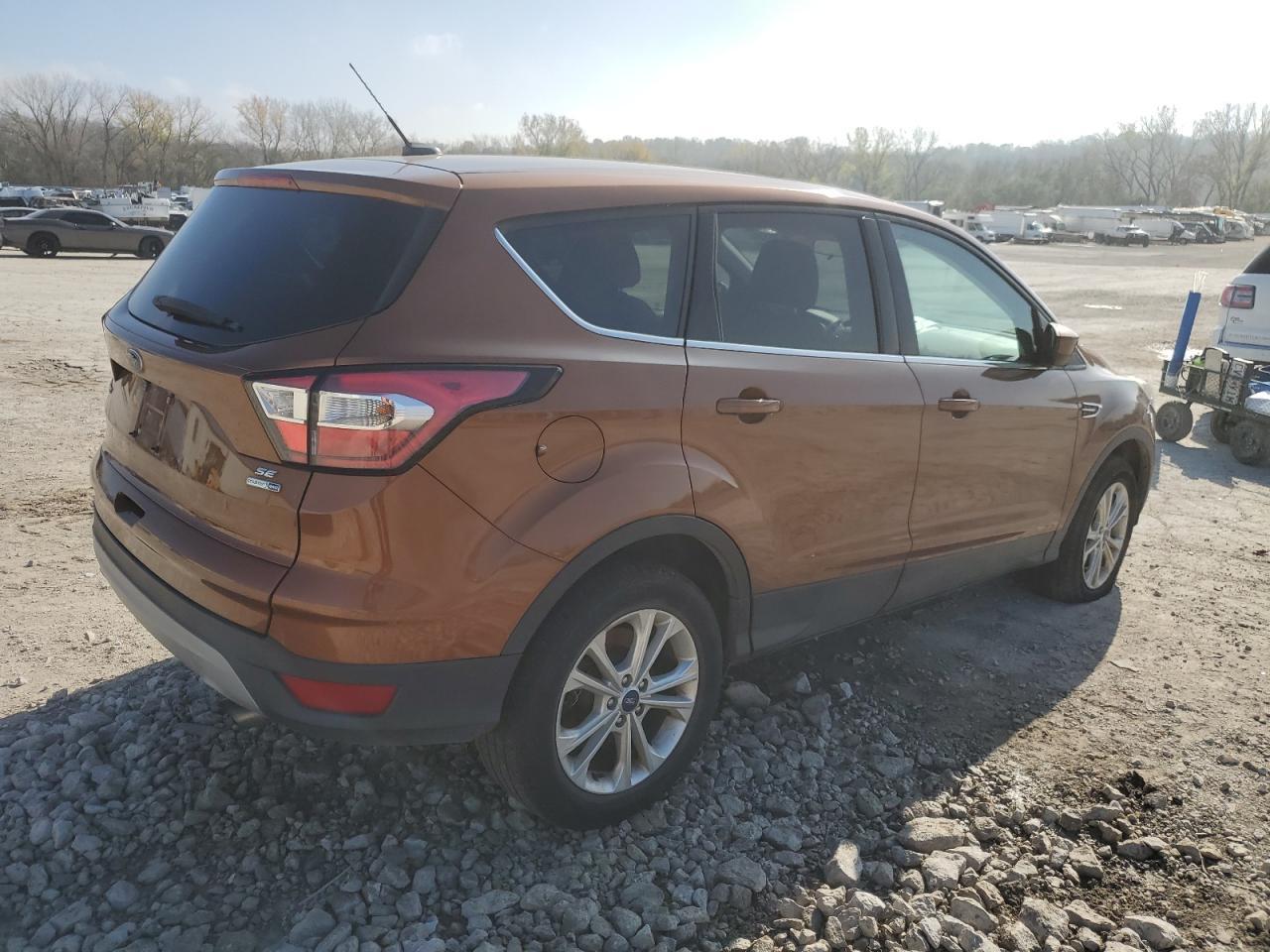 2017 FORD ESCAPE SE - Image 3