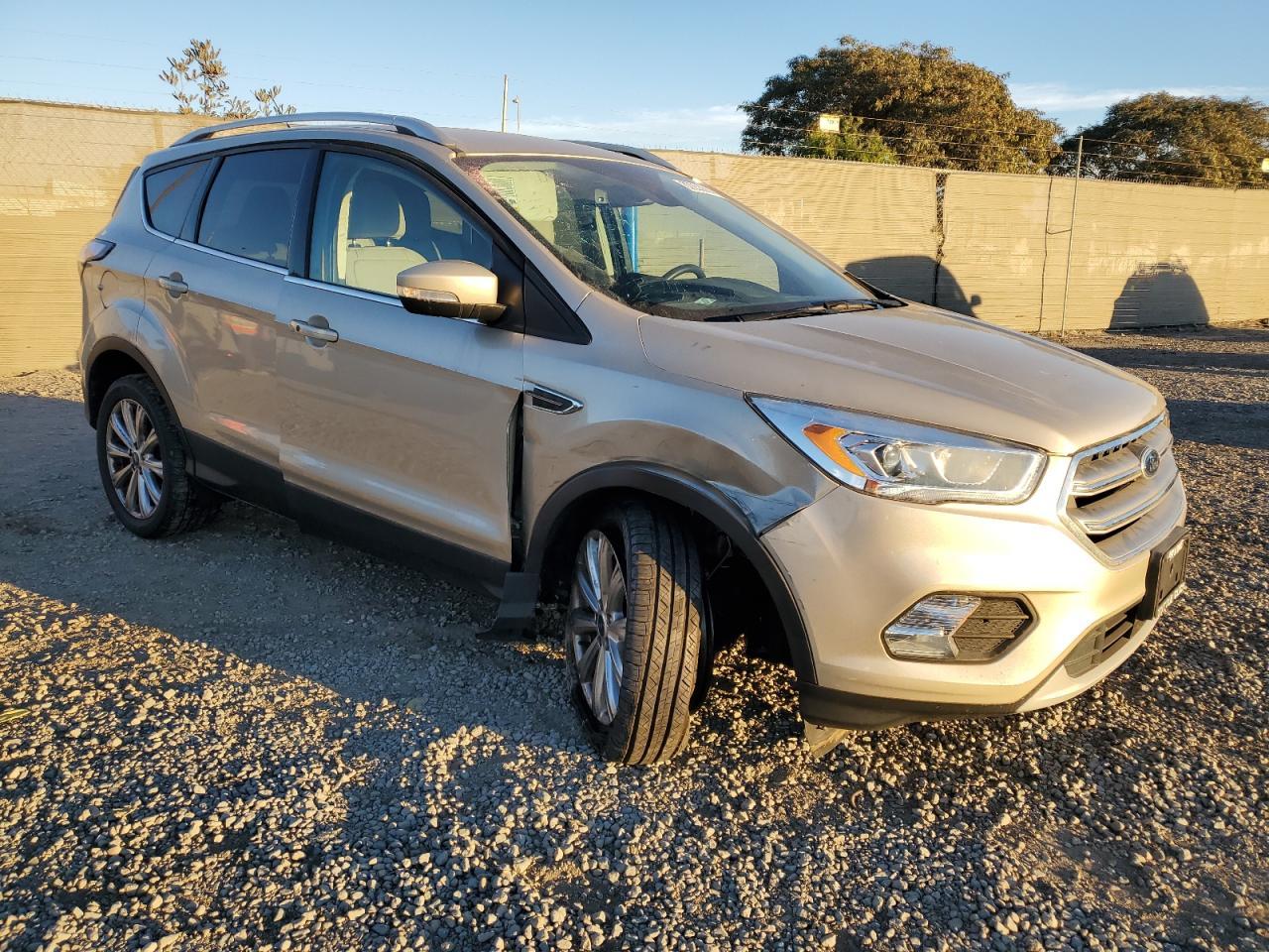 2017 FORD ESCAPE TIT - Image 4