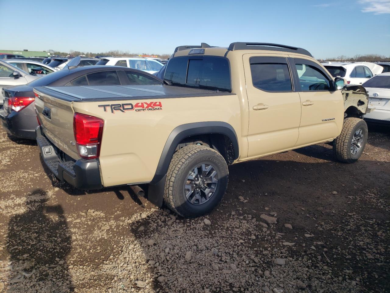 2017 TOYOTA TACOMA DOU - Фото 3