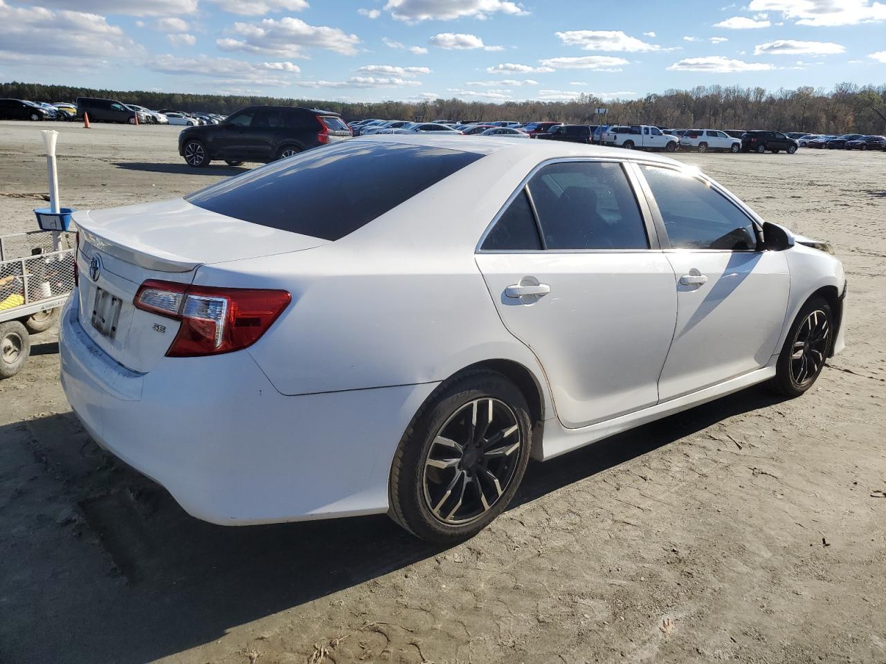 2014 TOYOTA CAMRY L - Image 3