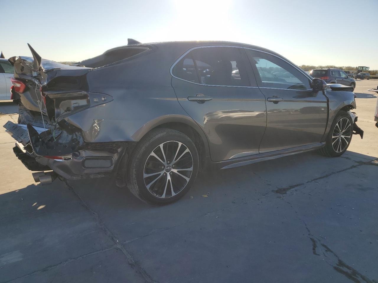 2020 TOYOTA CAMRY SE - Image 3