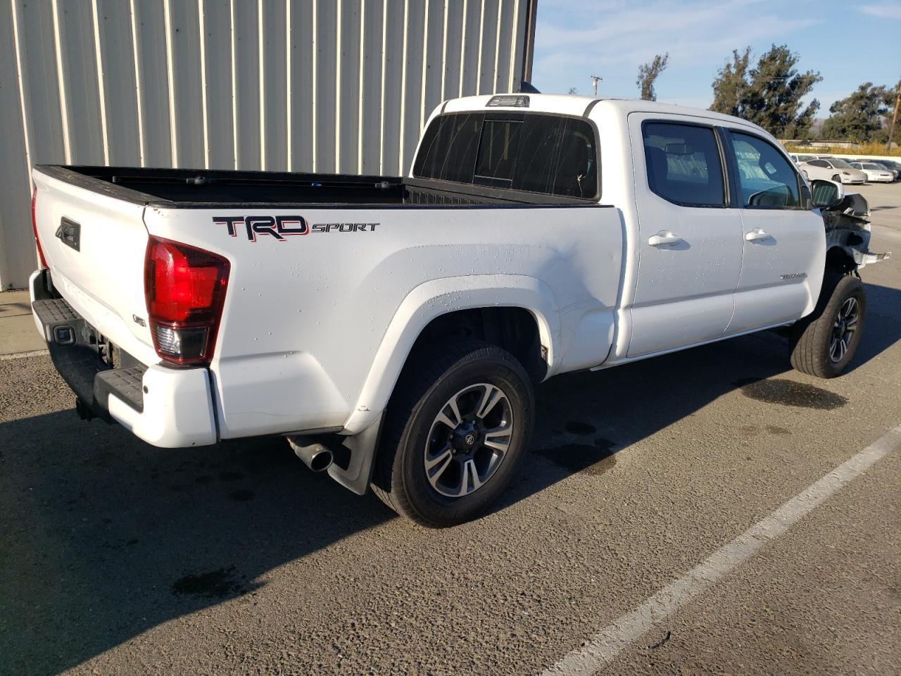2018 TOYOTA TACOMA DOU - Фото 3
