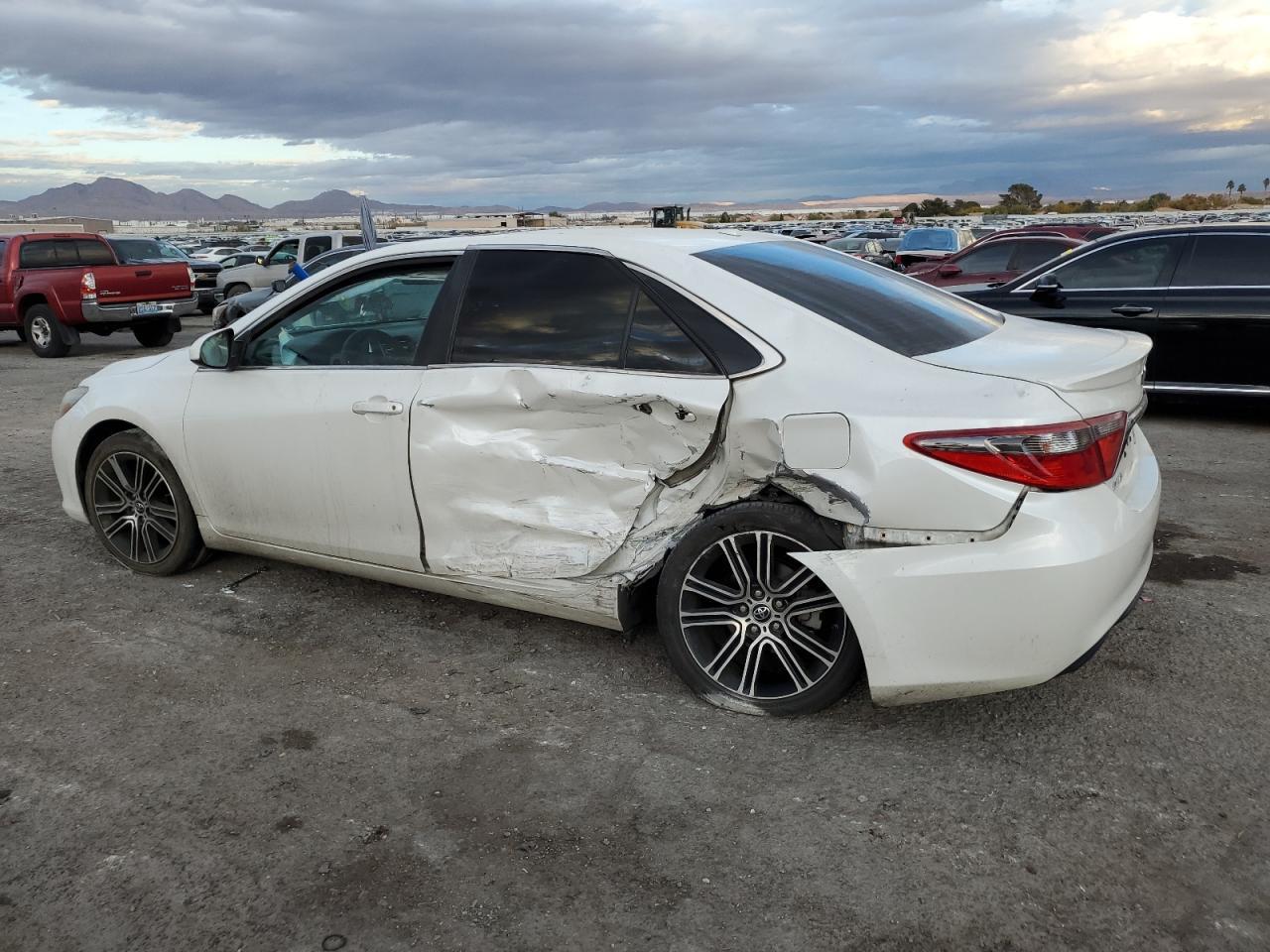 2016 TOYOTA CAMRY LE - Фото 2