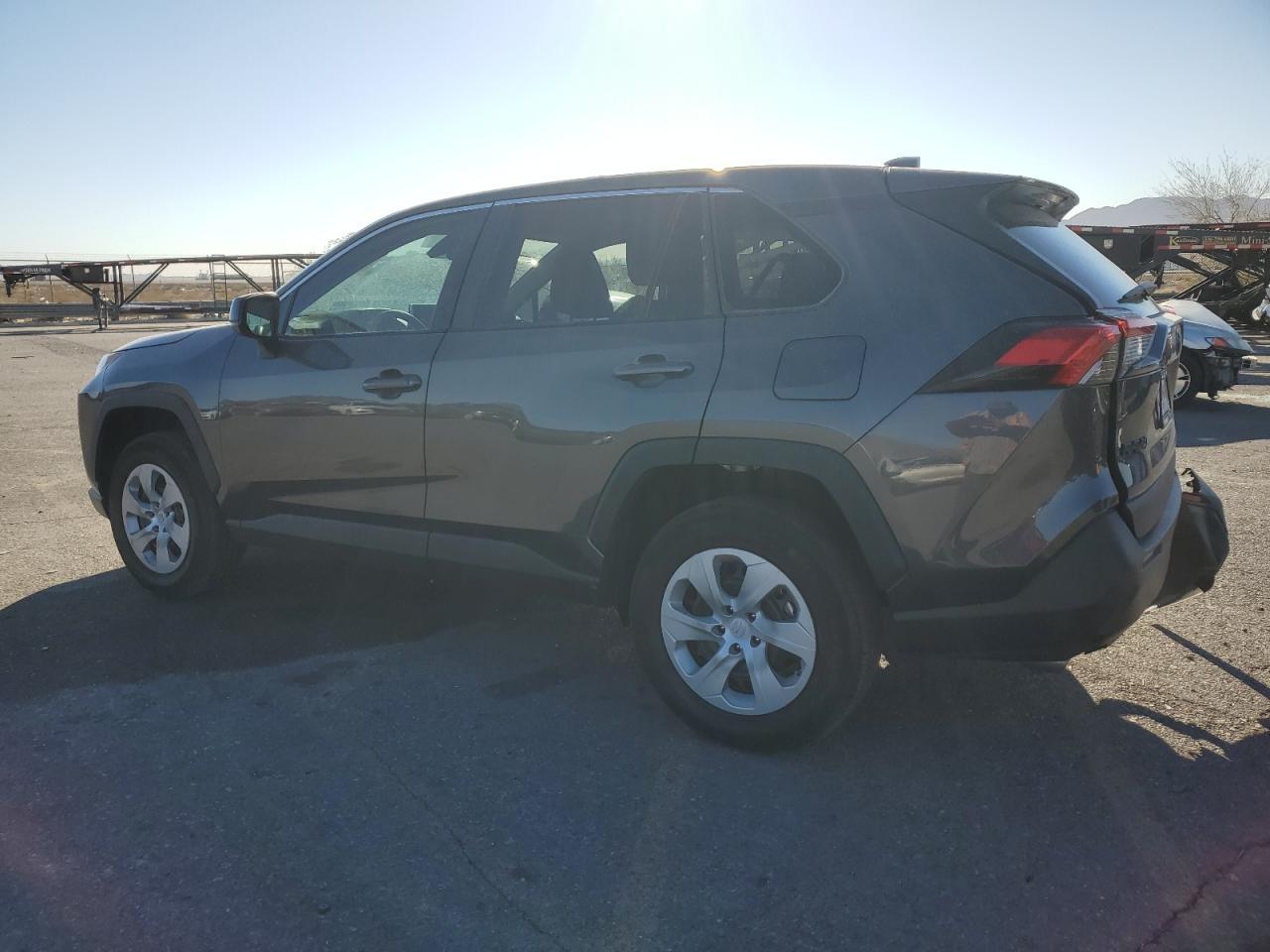 2023 TOYOTA RAV4 LE - Фото 2