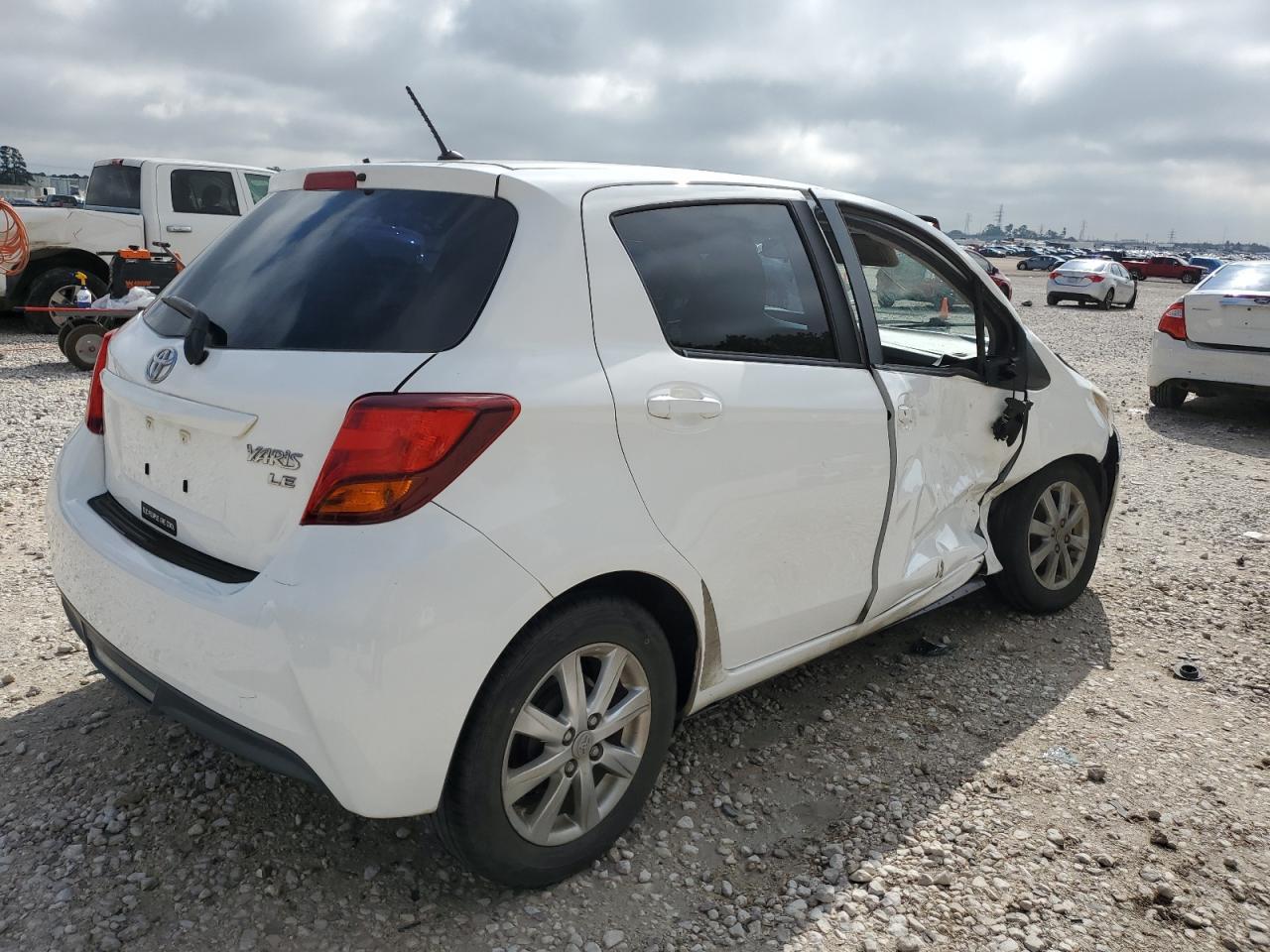 2016 TOYOTA YARIS L - Фото 3