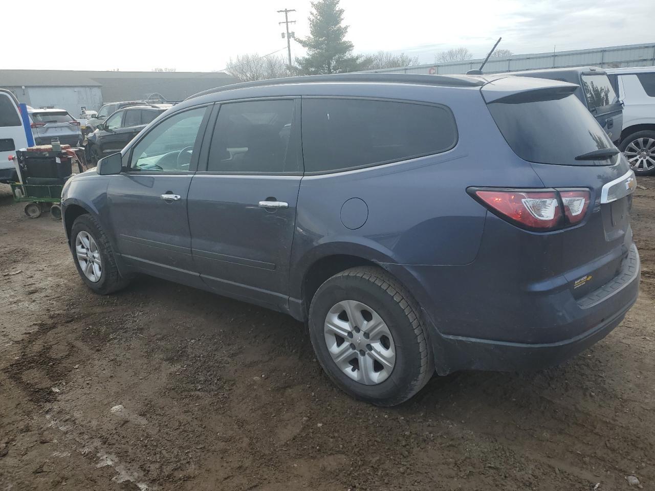 2014 CHEVROLET TRAVERSE L - Image 2