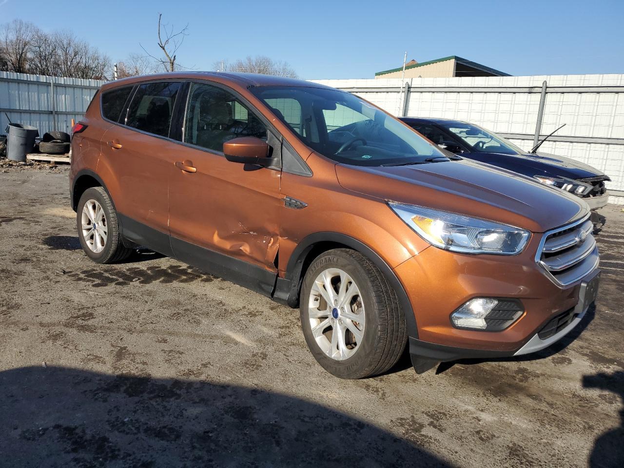2017 FORD ESCAPE SE - Фото 4