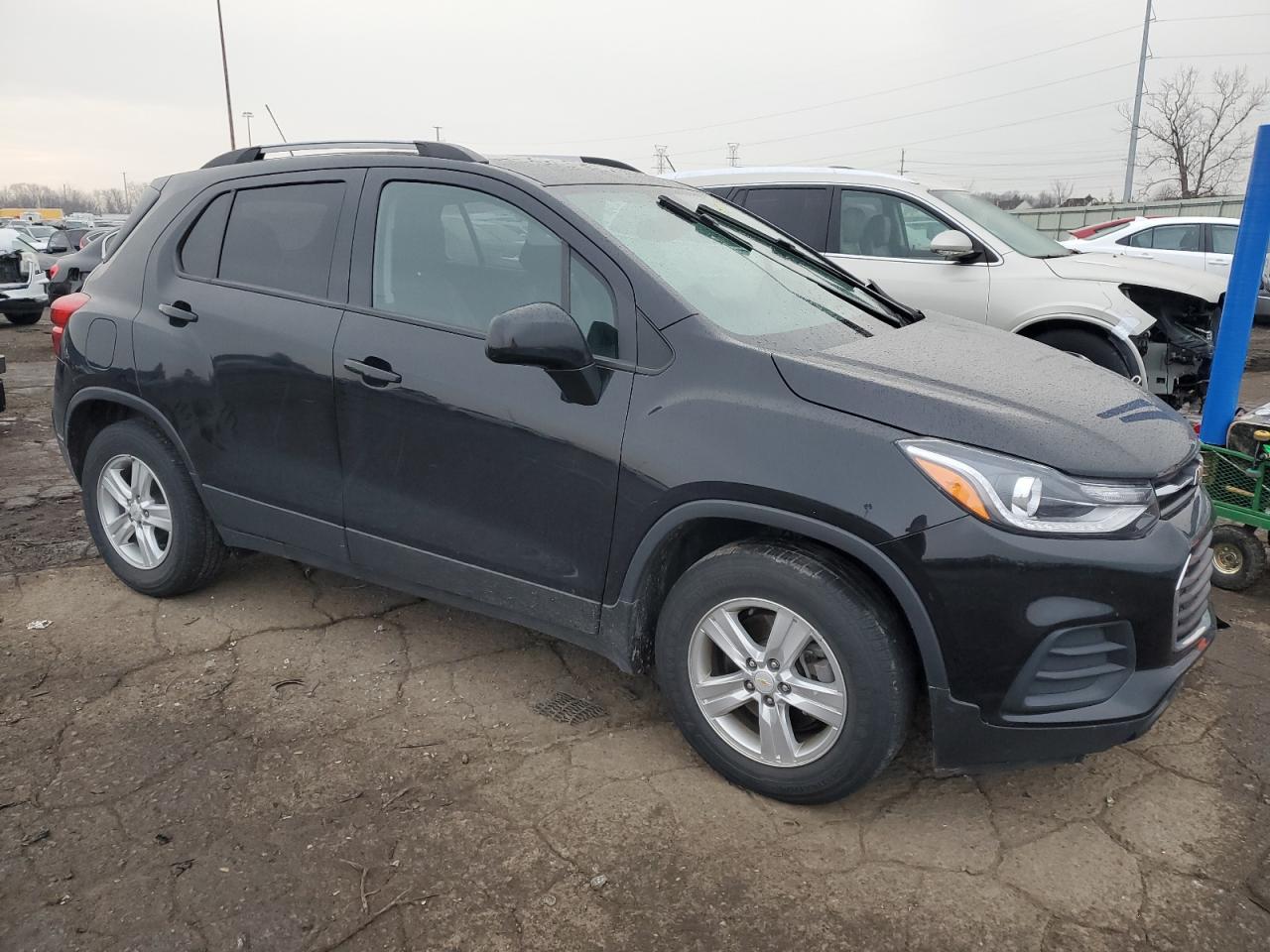 2021 CHEVROLET TRAX 1LT - Image 4