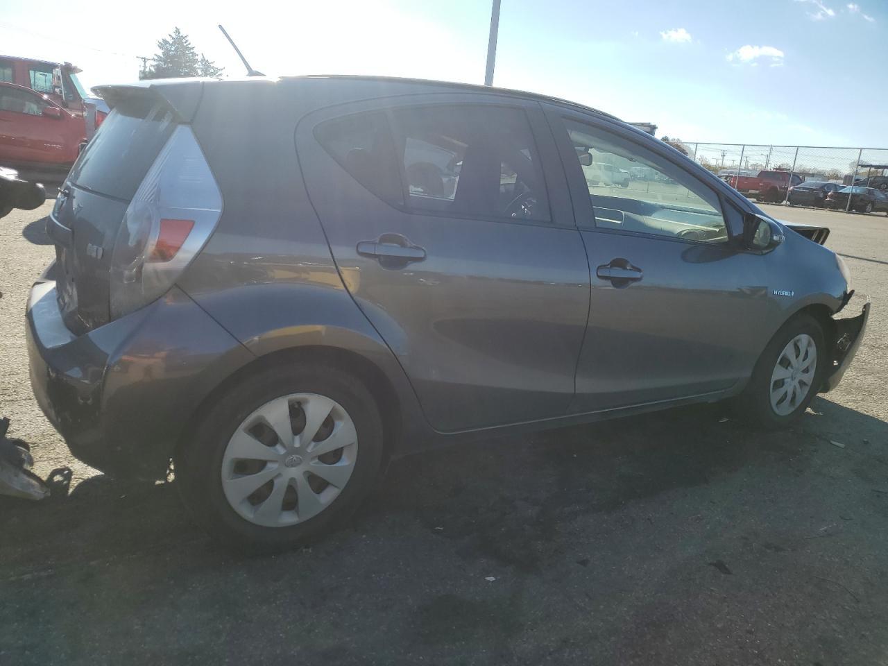 2013 TOYOTA PRIUS C - Image 3