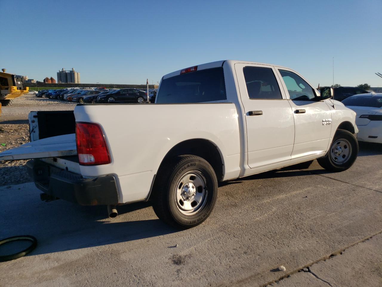 2017 RAM 1500 ST - Фото 3