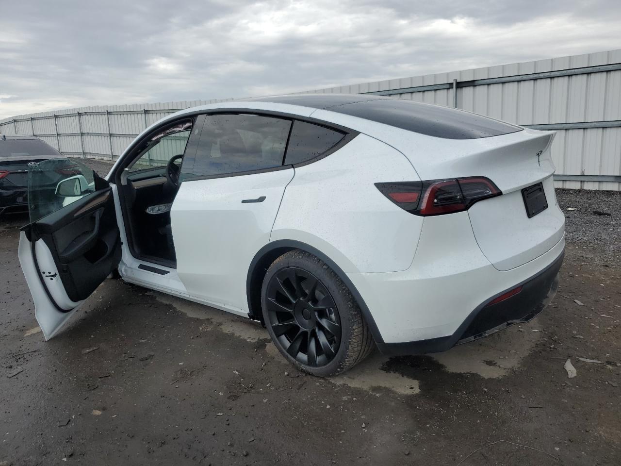 2024 TESLA MODEL Y - Image 2