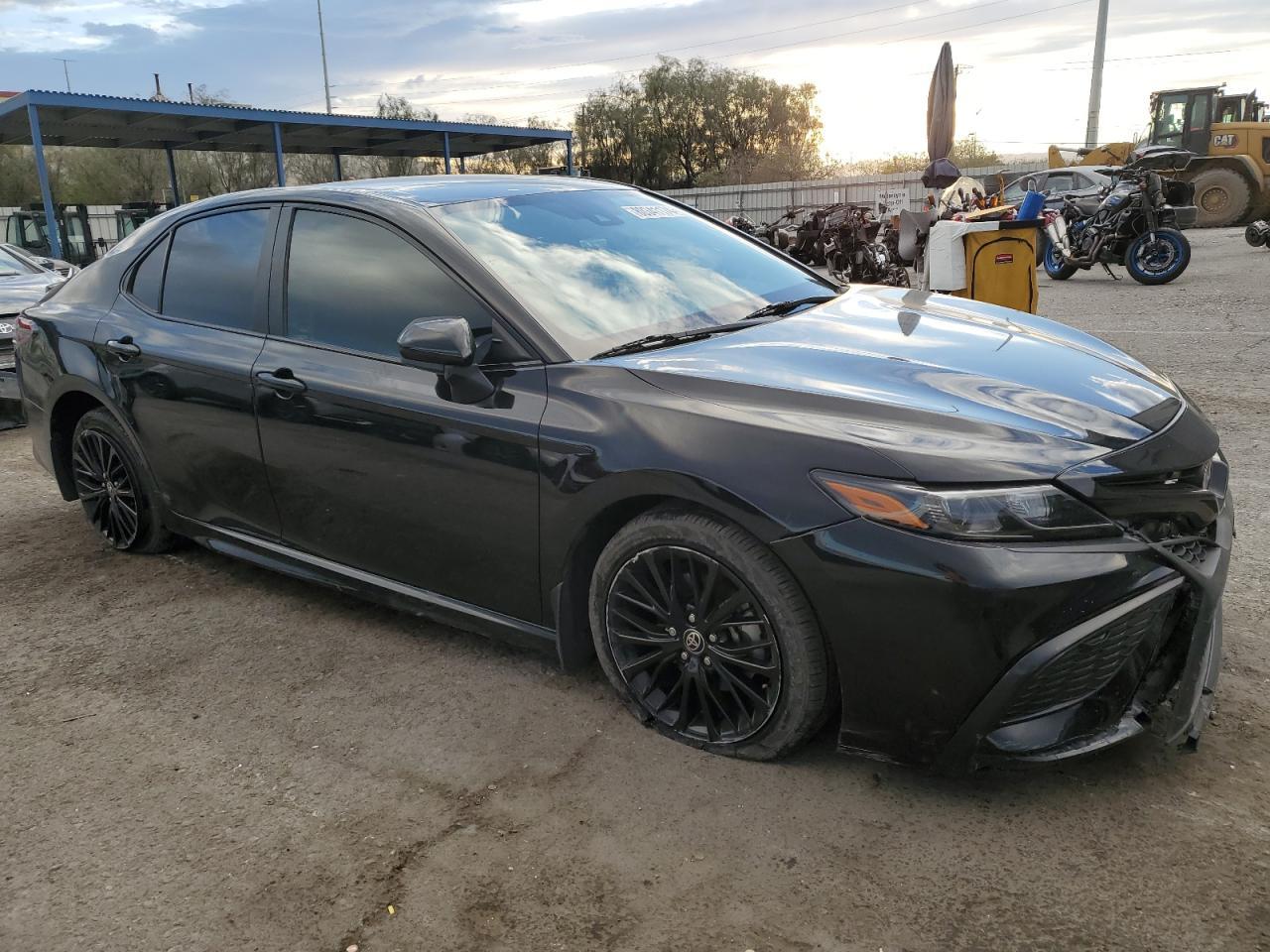 2021 TOYOTA CAMRY SE - Фото 4