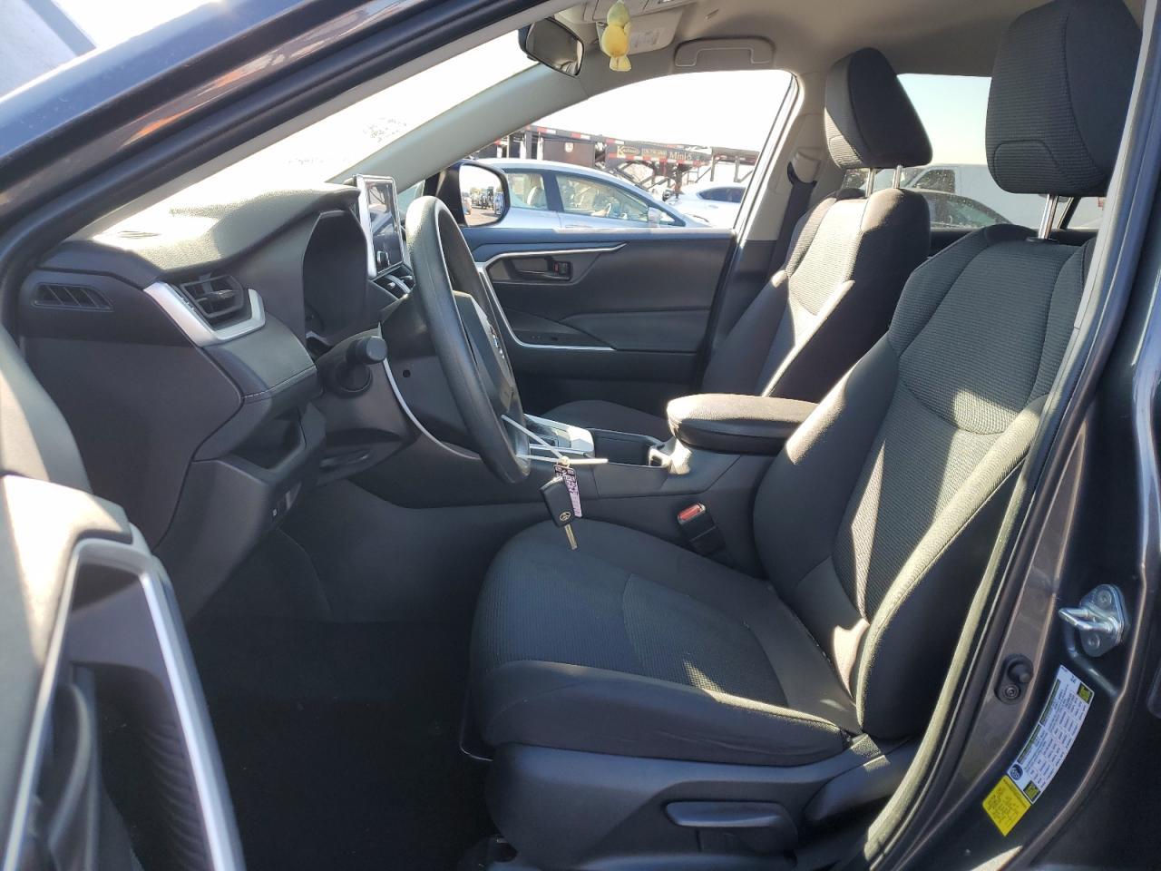 2023 TOYOTA RAV4 LE - Фото 7