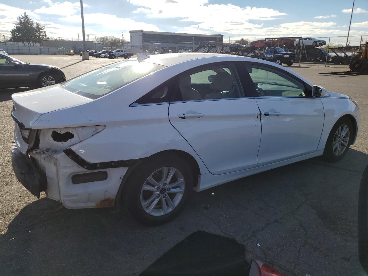 2013 HYUNDAI SONATA GLS - Image 3