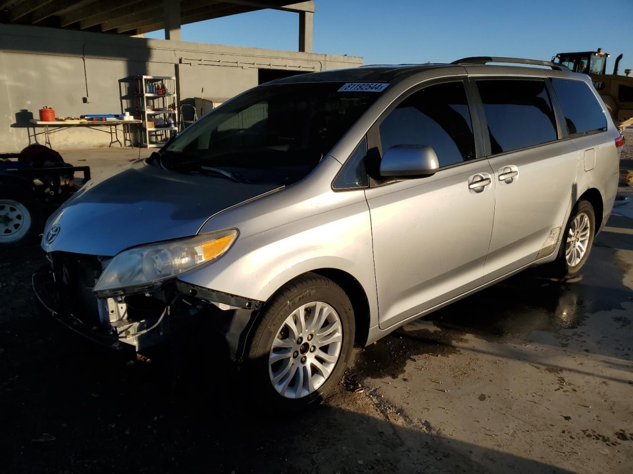 2013 TOYOTA SIENNA XLE