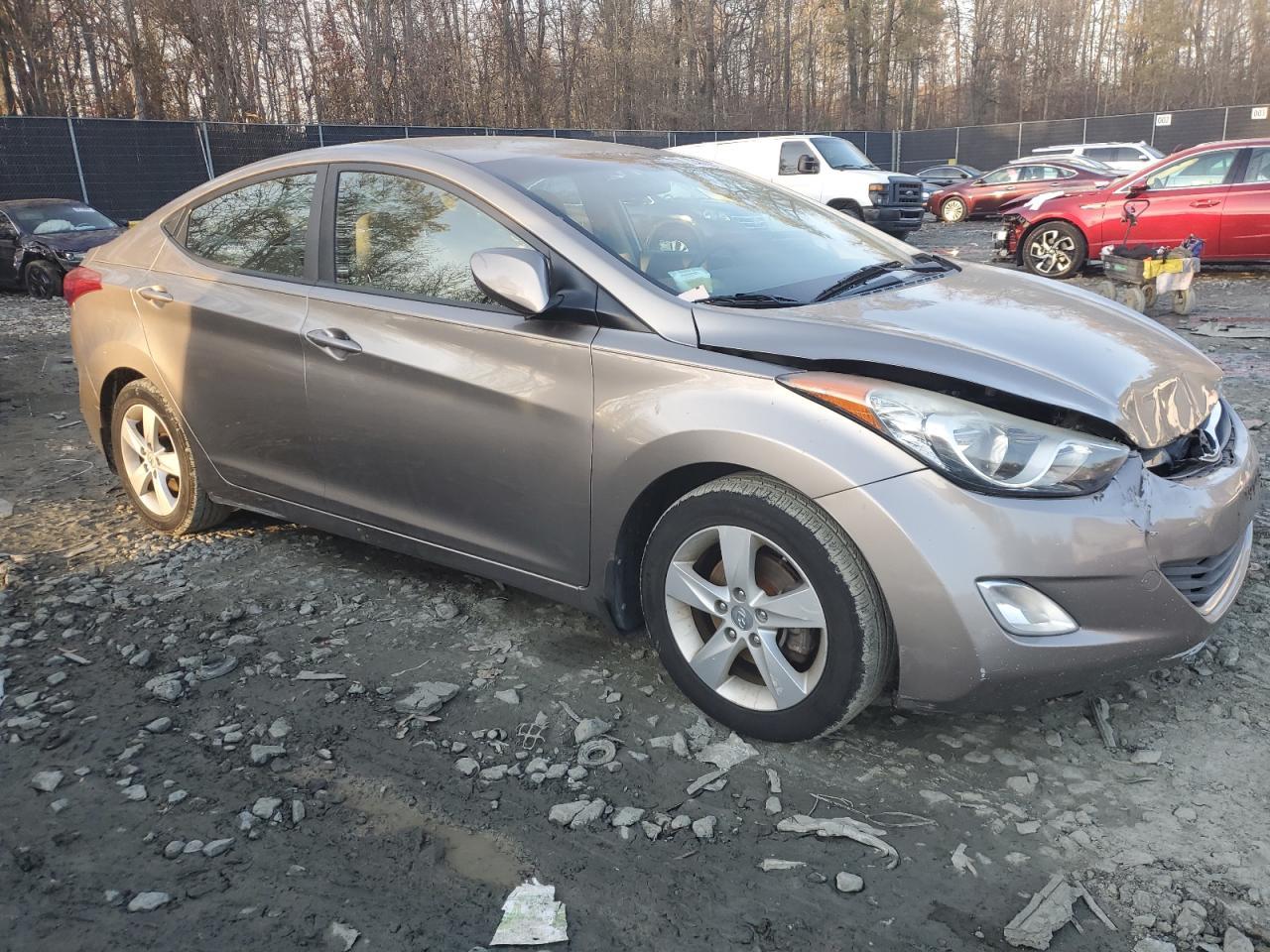 2013 HYUNDAI ELANTRA GL - Image 4