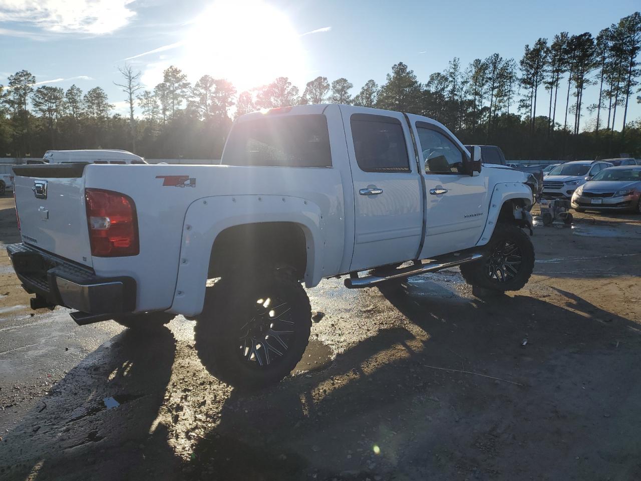 2013 CHEVROLET SILVERADO - Image 3