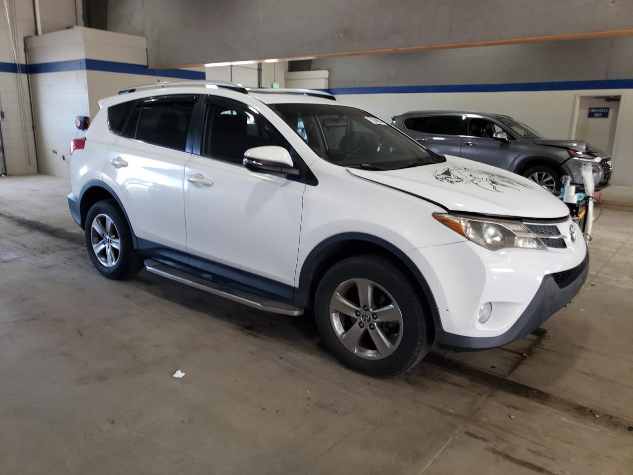 2015 TOYOTA RAV4 XLE - Image 4
