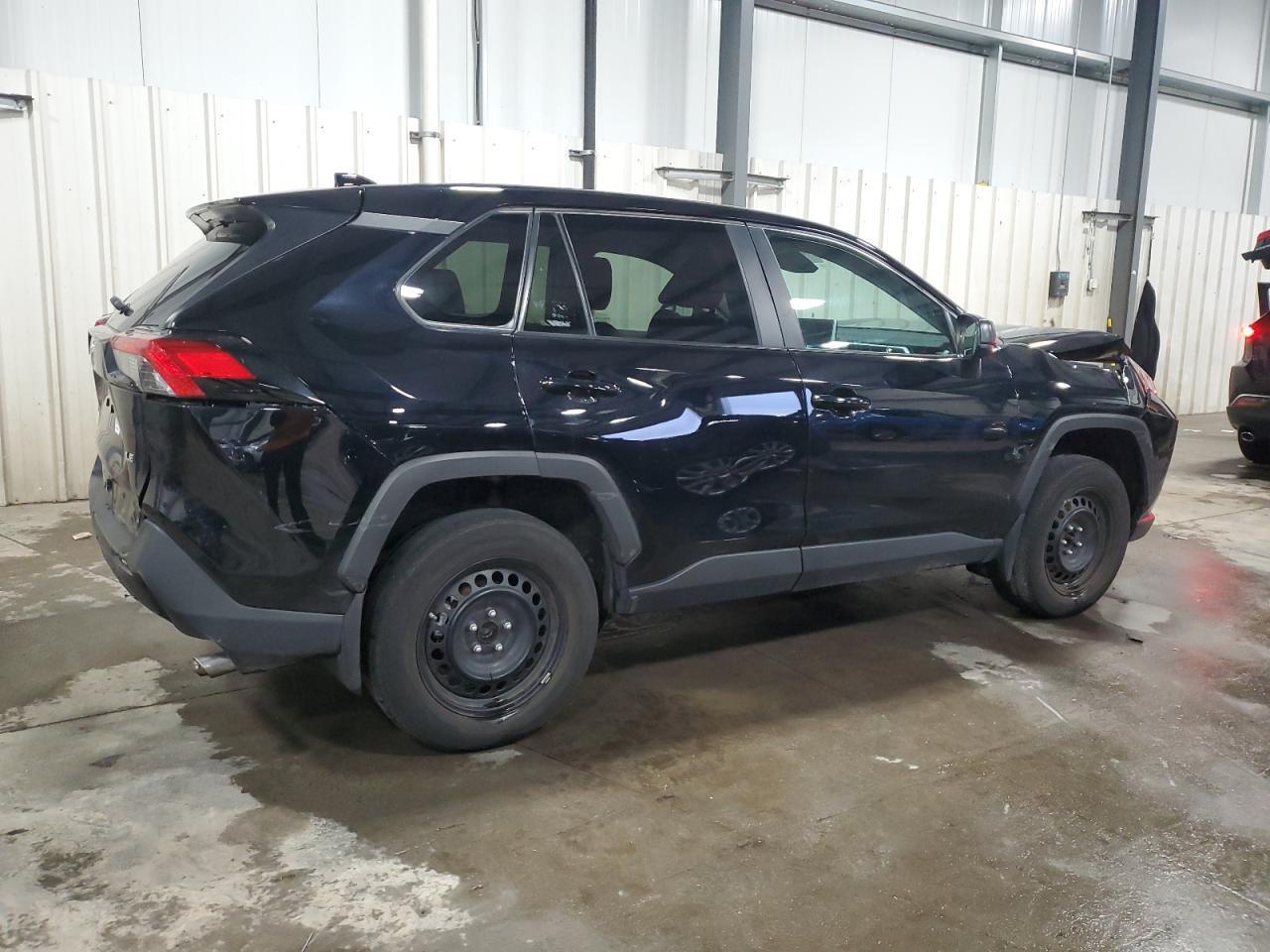 2023 TOYOTA RAV4 LE - Фото 3