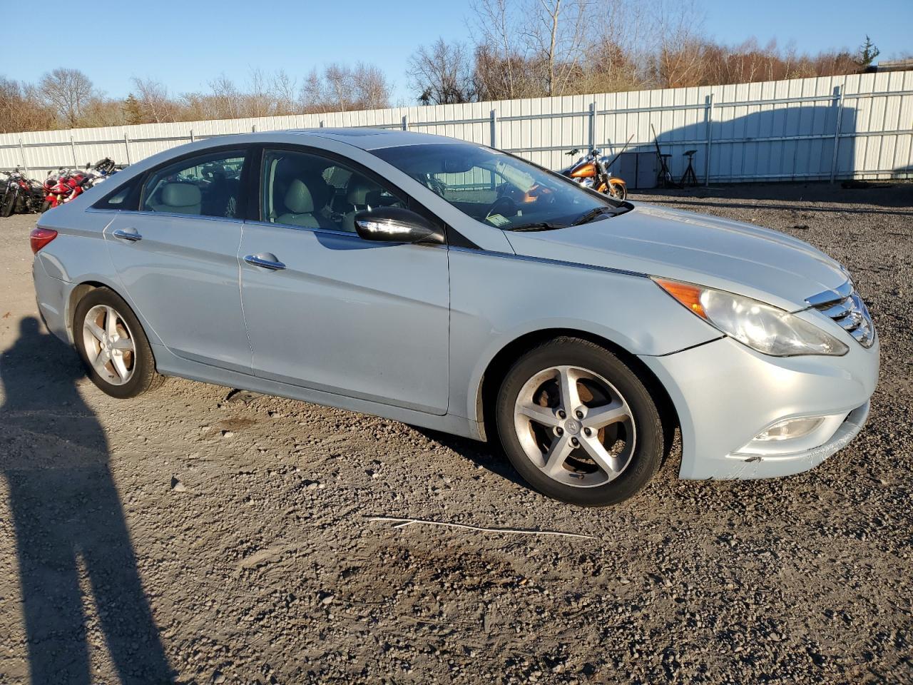 2011 HYUNDAI SONATA SE - Image 4