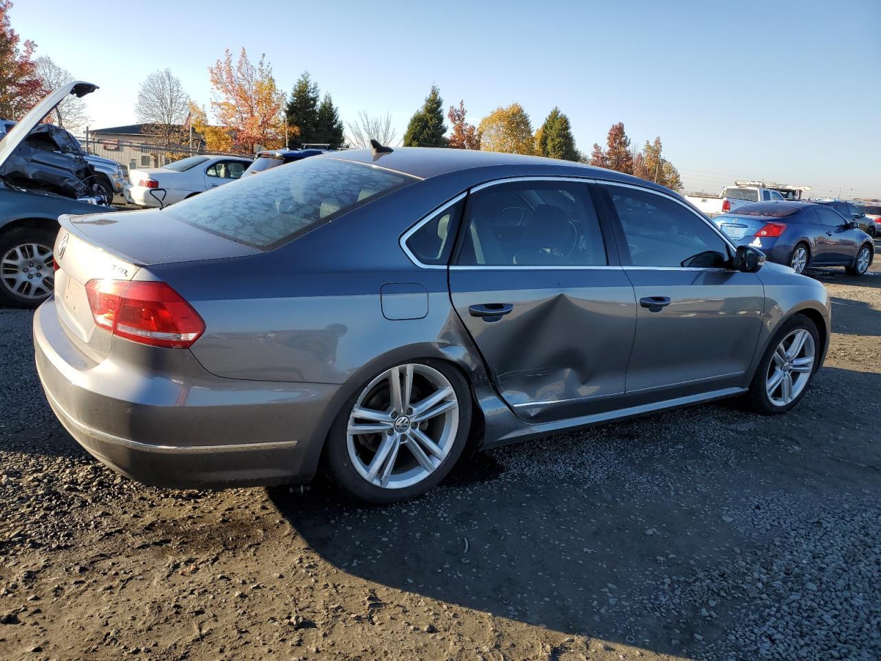2014 VOLKSWAGEN PASSAT SEL - Image 3
