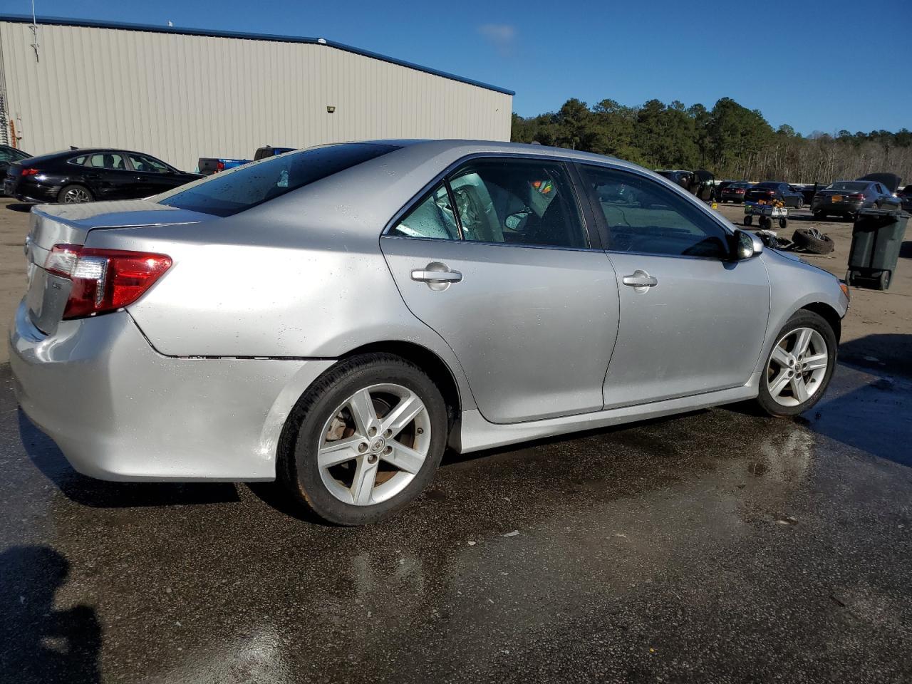 2013 TOYOTA CAMRY L - Фото 3