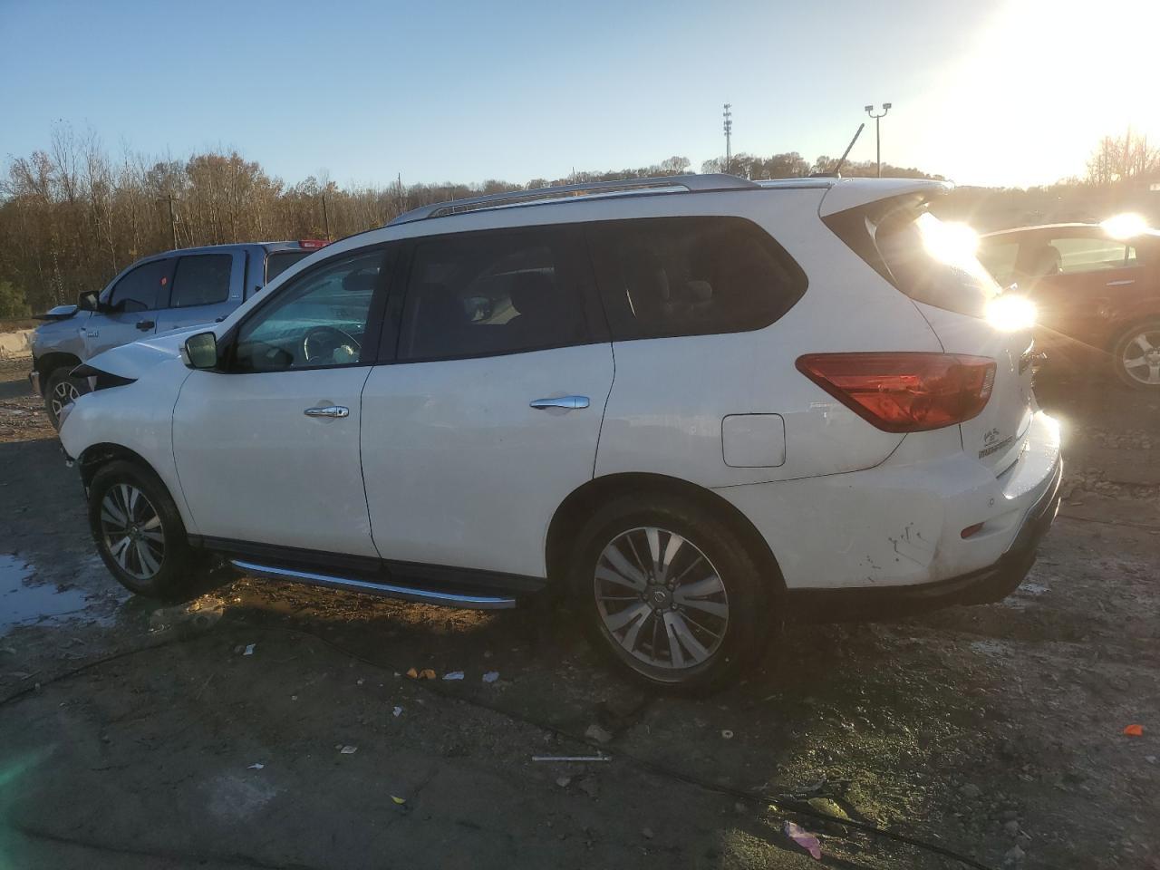 2018 NISSAN PATHFINDER - Image 2