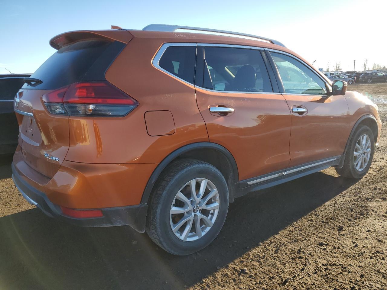 2017 NISSAN ROGUE SV - Image 3