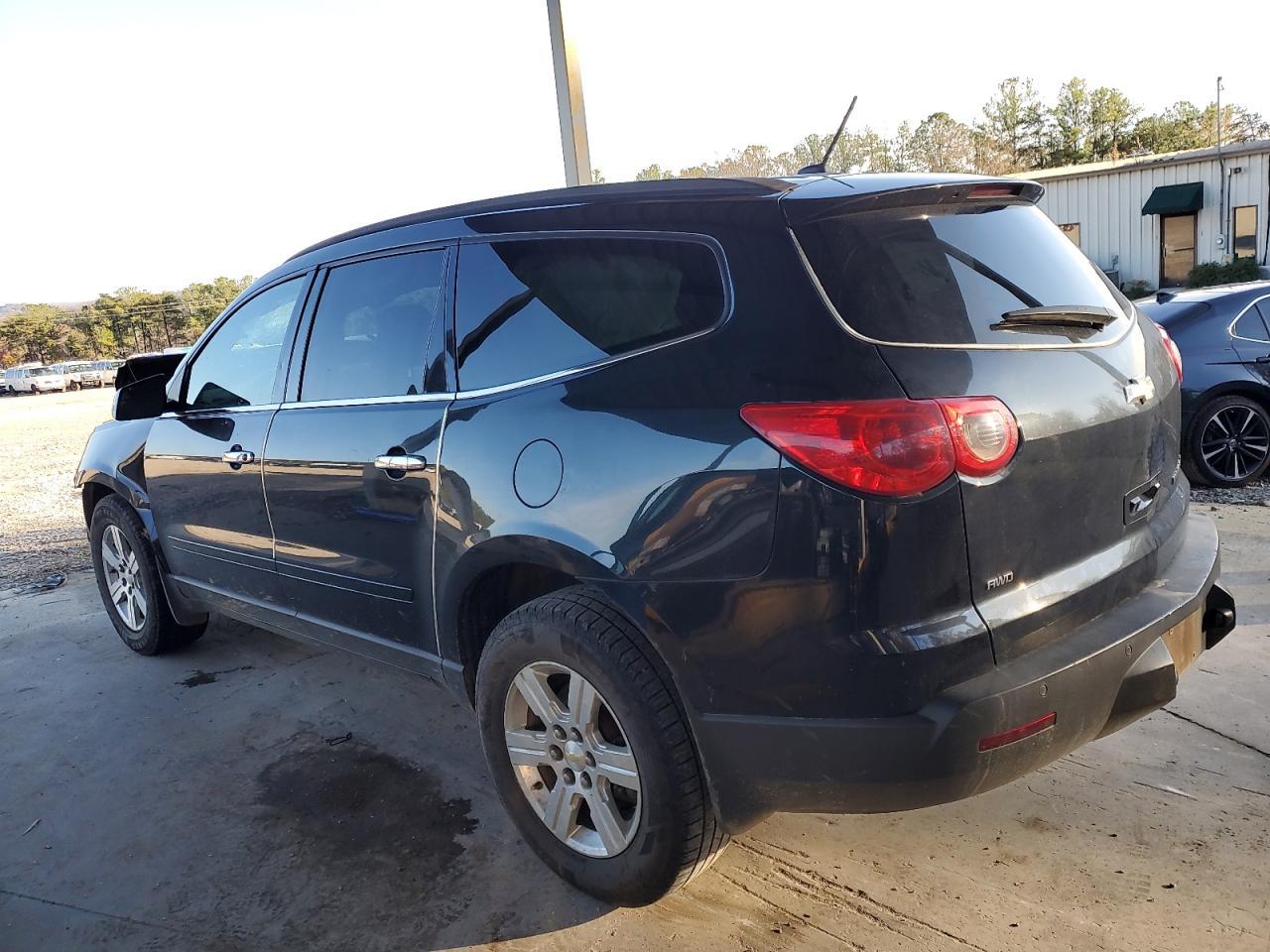 2011 CHEVROLET TRAVERSE L - Image 2