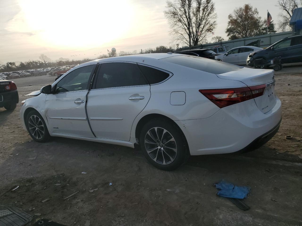 2016 TOYOTA AVALON HYB - Image 2