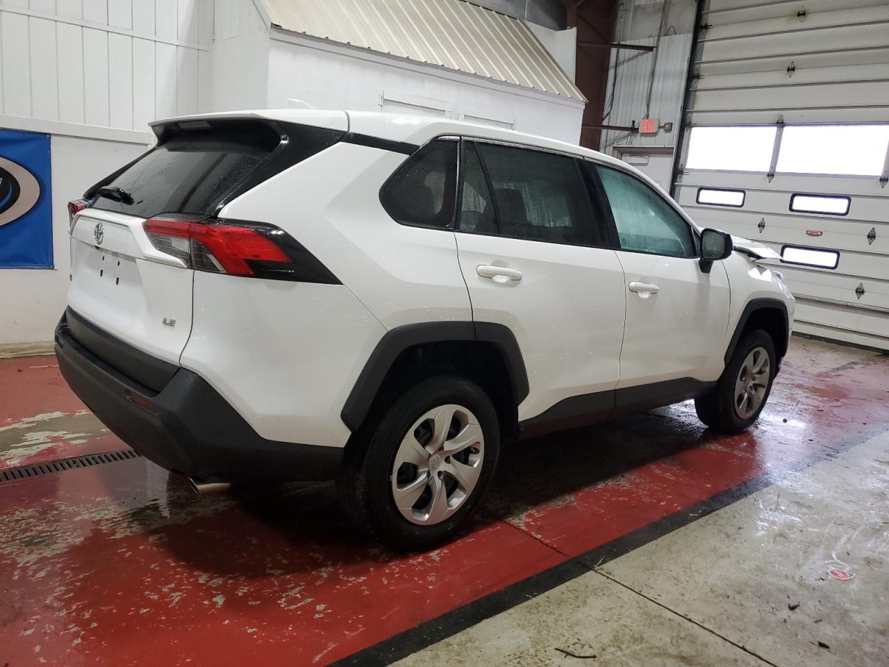 2023 TOYOTA RAV4 LE - Фото 3