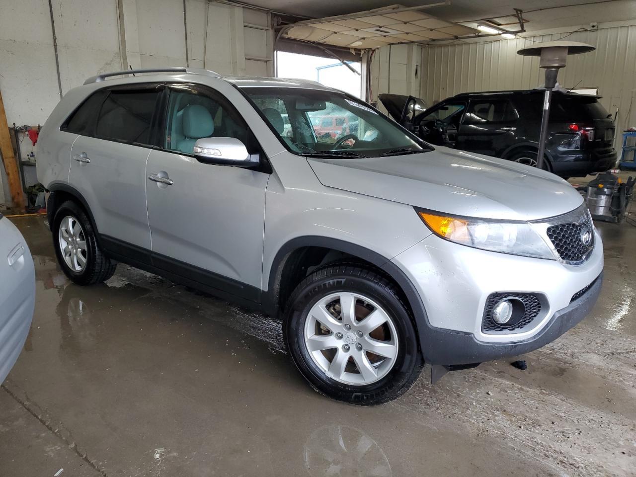 2012 KIA SORENTO BA - Image 4