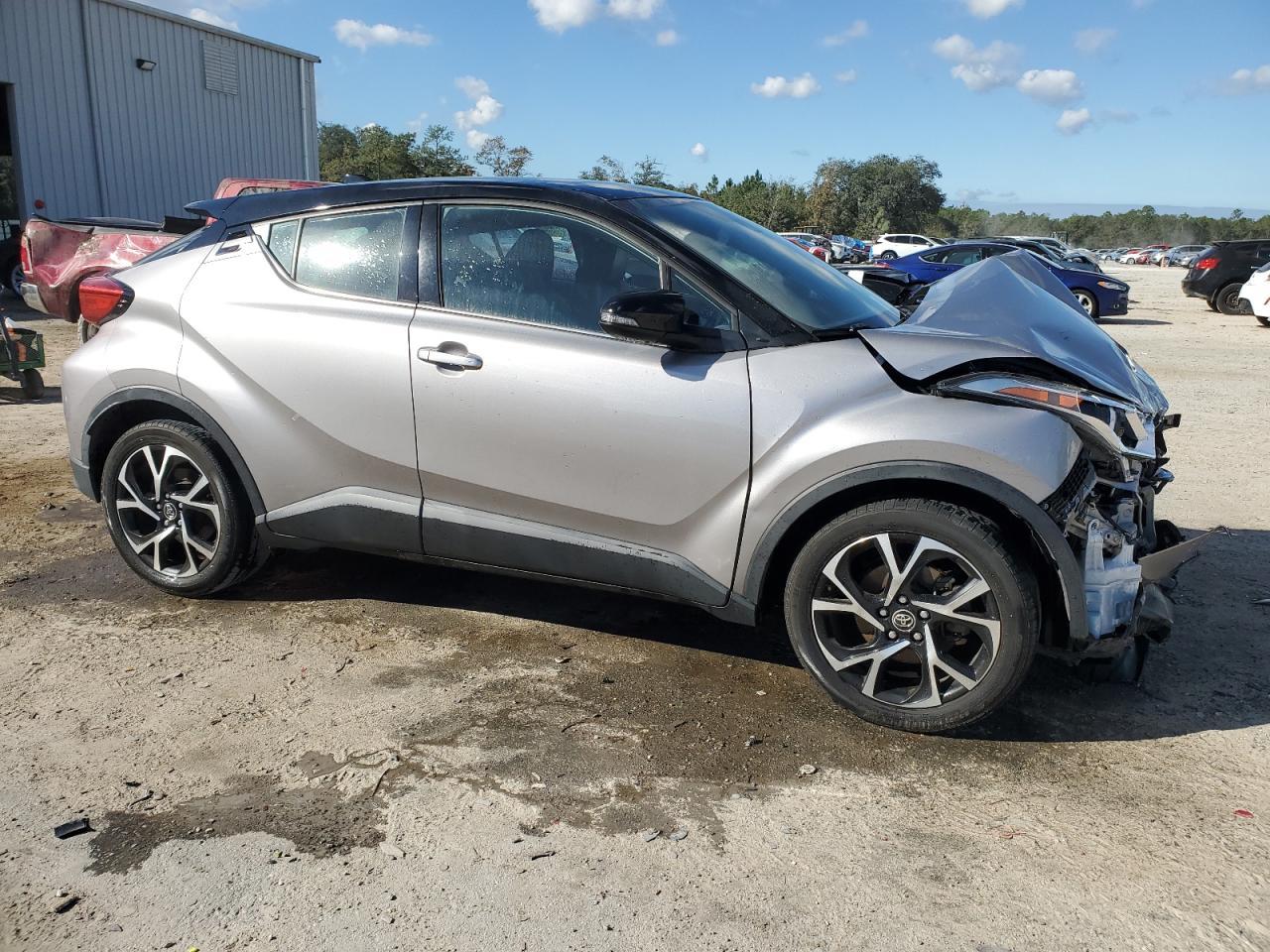 2019 TOYOTA C-HR XLE - Image 4
