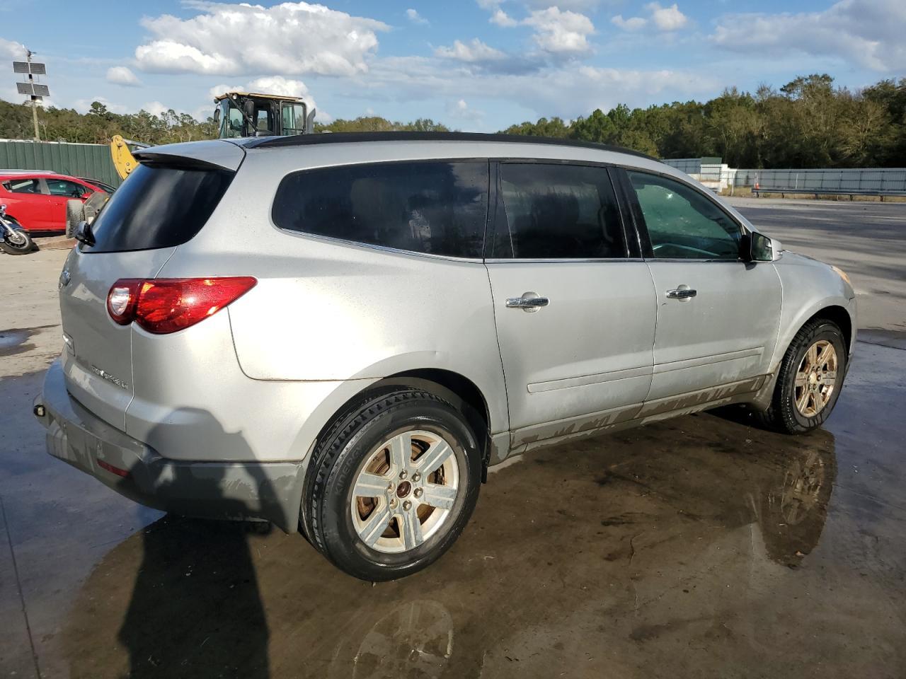 2011 CHEVROLET TRAVERSE L - Image 3