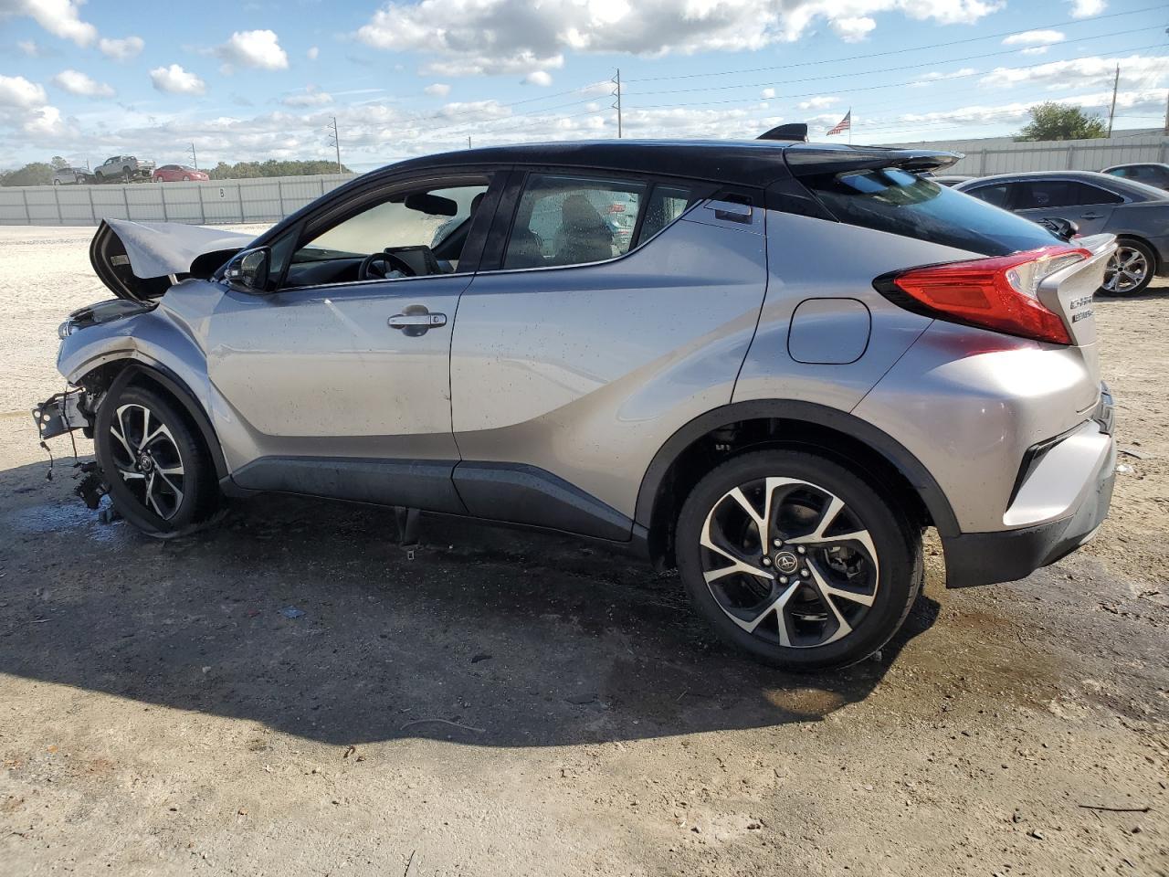 2019 TOYOTA C-HR XLE - Image 2
